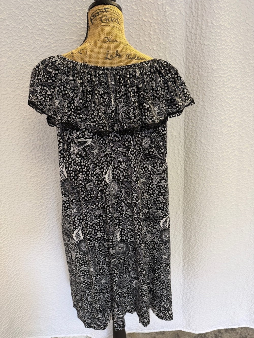Black & White Ruffle-Top Floral Midi Dress - Picture 6 of 8